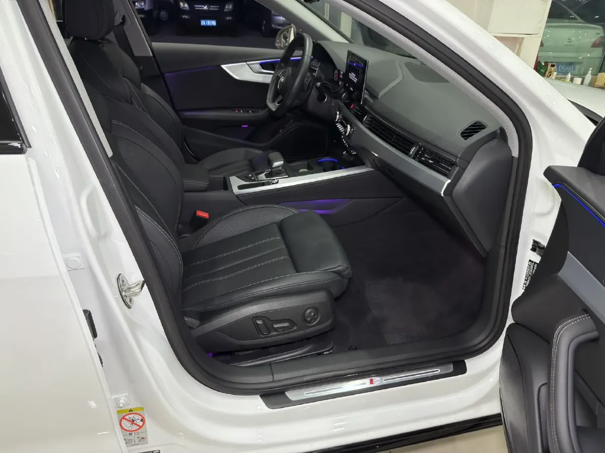 2023 Audi A4L 2.0T 190HP L4 7DCT,autocango,china used car exporter,china ev exporter,chinese used car exporter,chinese used ev exporter