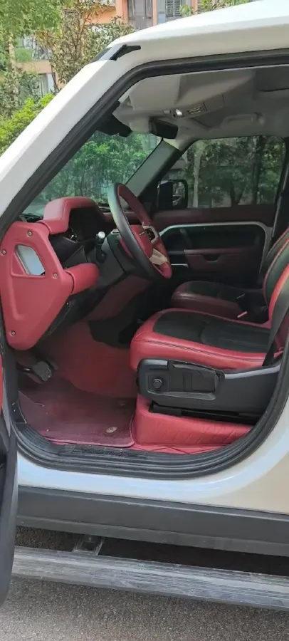 2022 Land Rover Defender 2.0T 300HP L4 8AT,autocango,china used car exporter,china ev exporter,chinese used car exporter,chinese used ev exporter