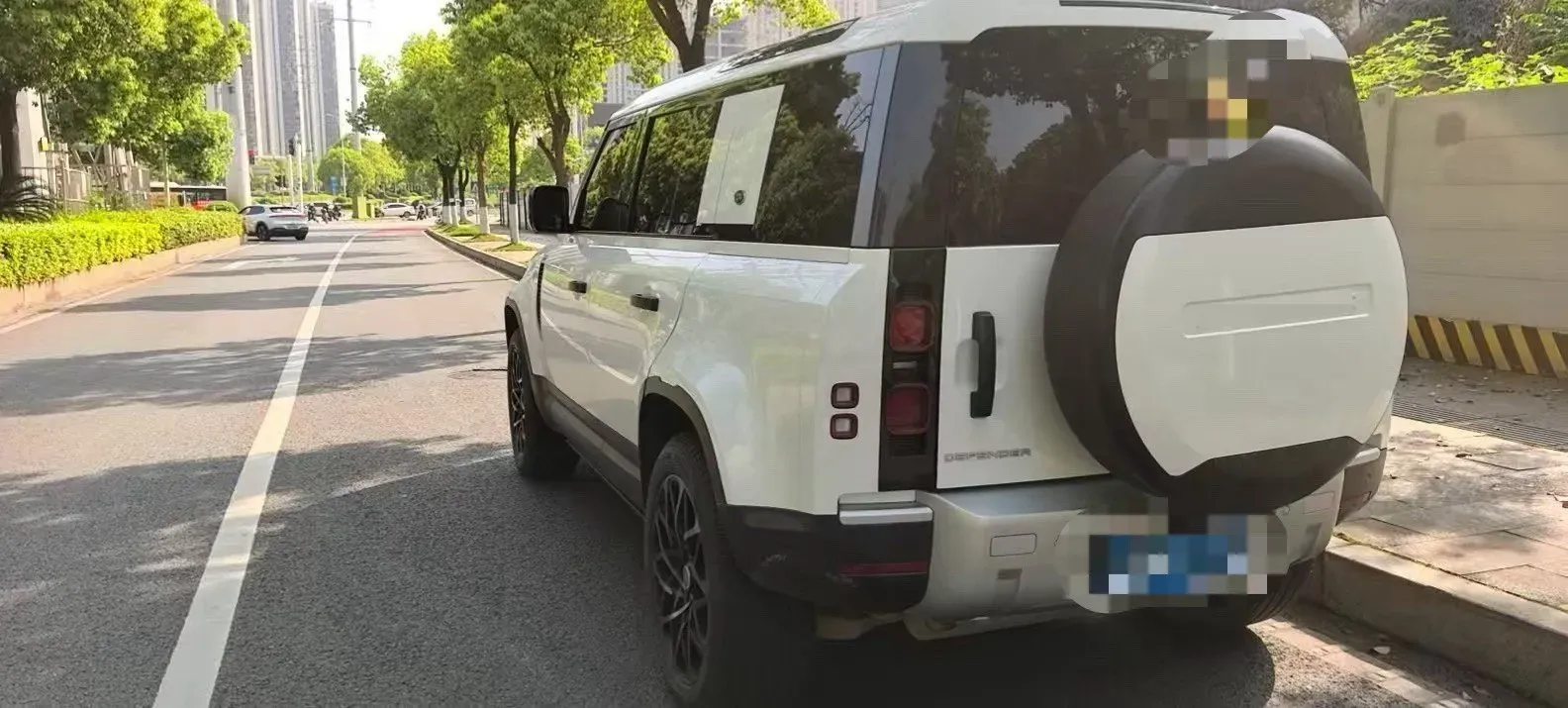 2022 Land Rover Defender 2.0T 300HP L4 8AT,autocango,china used car exporter,china ev exporter,chinese used car exporter,chinese used ev exporter