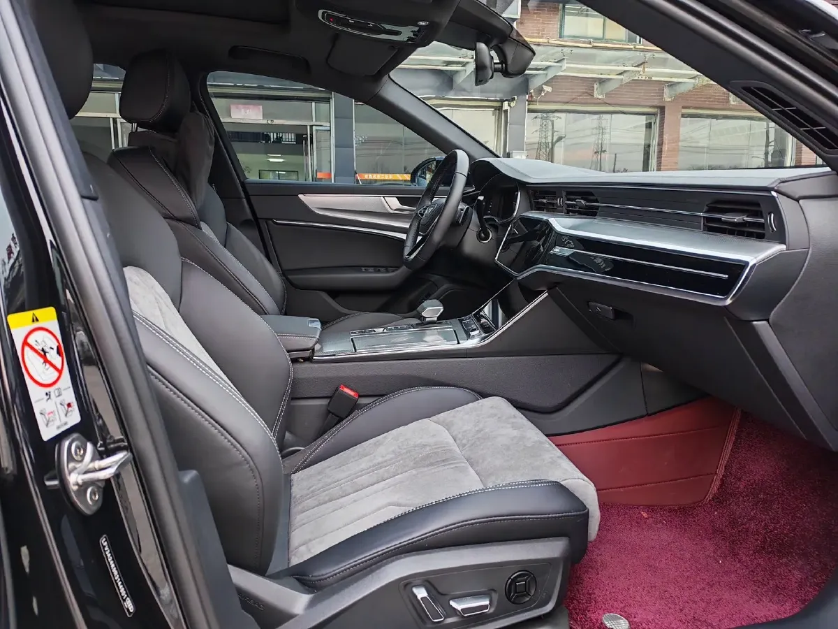 2024 Audi A6L 2.0T 245HP L4 7DCT,autocango,china used car exporter,china ev exporter,chinese used car exporter,chinese used ev exporter