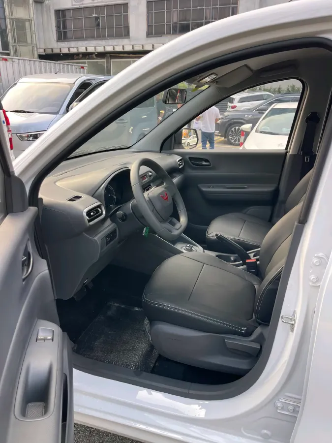 2025 WuLing HongGuang New Energy REEV 99HP REEV,autocango,china used car exporter,china ev exporter,chinese used car exporter,chinese used ev exporter