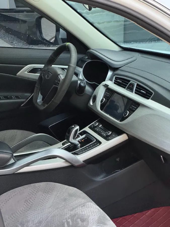 2020 Roewe i6 1.5T 169HP L4 7DCT,autocango,china used car exporter,china ev exporter,chinese used car exporter,chinese used ev exporter