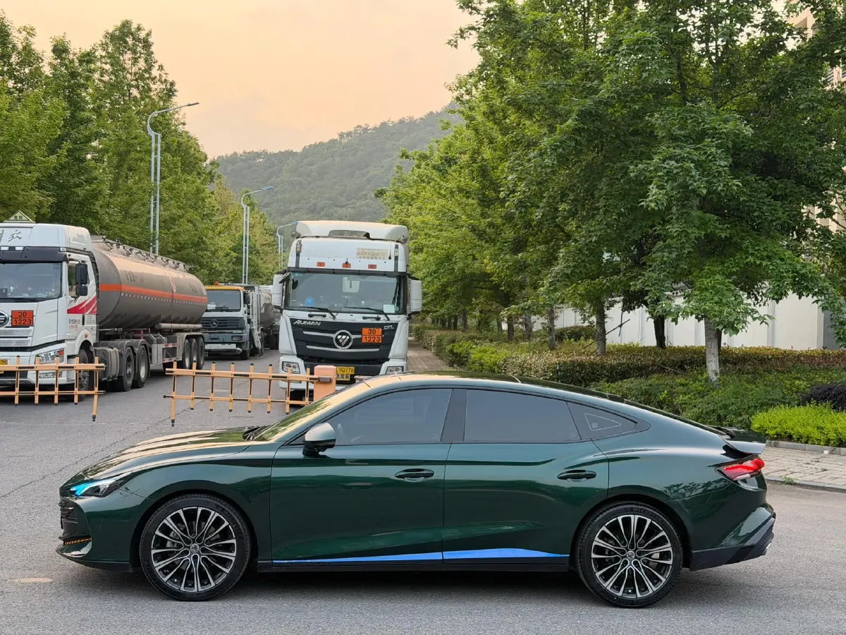 2023 MG 7 2.0T 261HP L4 9AT,autocango,china used car exporter,china ev exporter,chinese used car exporter,chinese used ev exporter