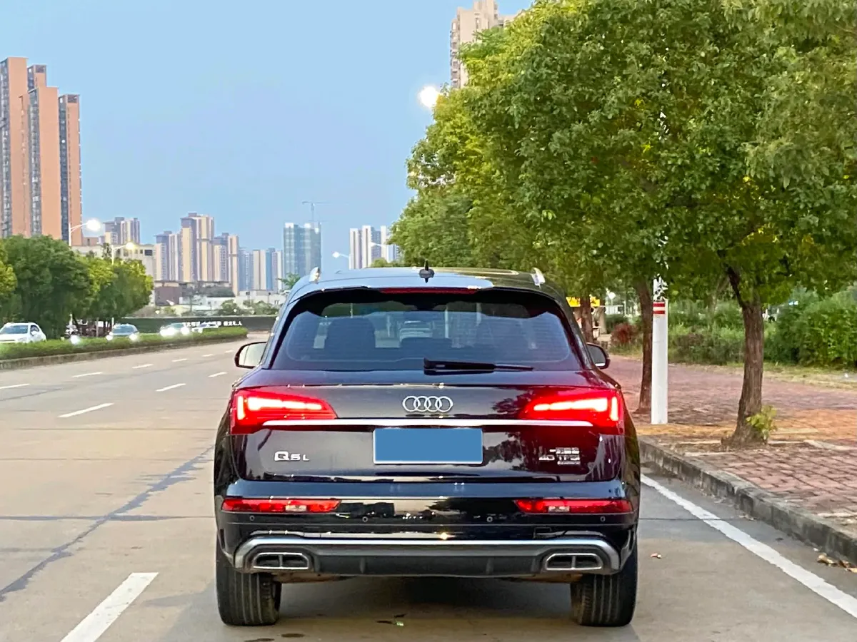 2022 Audi Q5L 2.0T 190HP L4 7DCT,autocango,china used car exporter,china ev exporter,chinese used car exporter,chinese used ev exporter