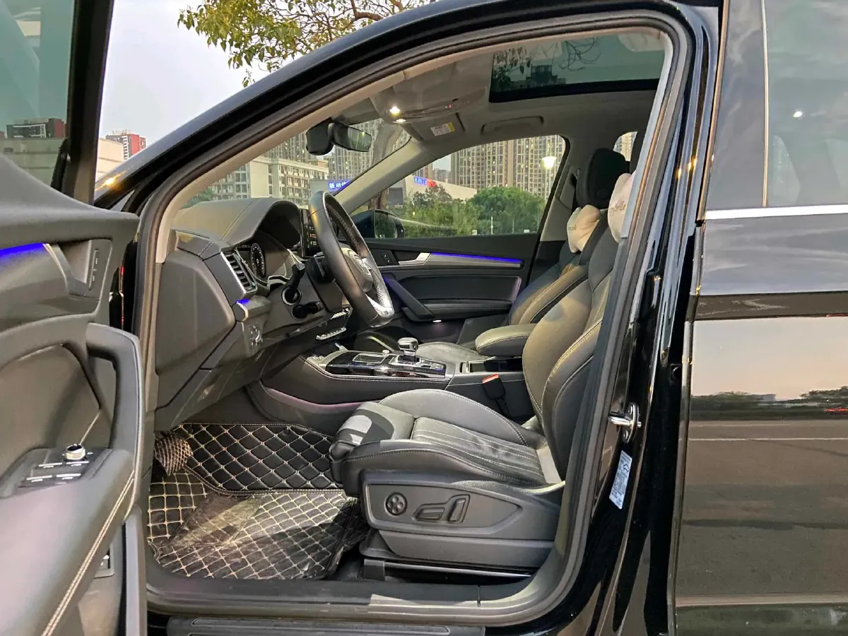 2022 Audi Q5L 2.0T 190HP L4 7DCT,autocango,china used car exporter,china ev exporter,chinese used car exporter,chinese used ev exporter
