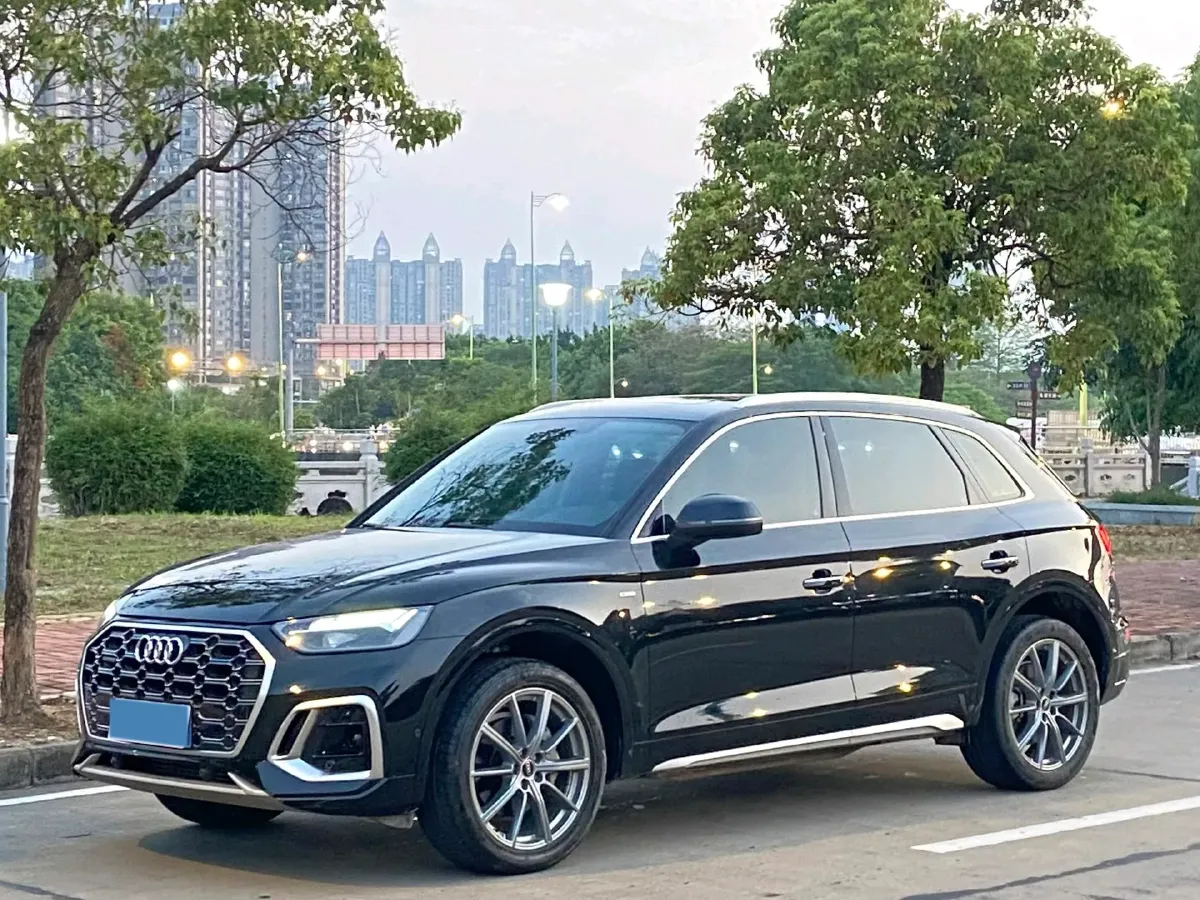 2022 Audi Q5L 2.0T 190HP L4 7DCT,autocango,china used car exporter,china ev exporter,chinese used car exporter,chinese used ev exporter