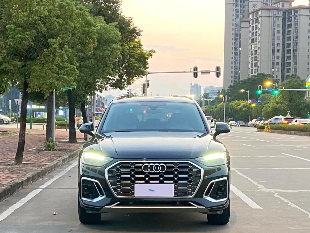 2022 Audi Q5L 2.0T 190HP L4 7DCT,autocango,china used car exporter,china ev exporter,chinese used car exporter,chinese used ev exporter