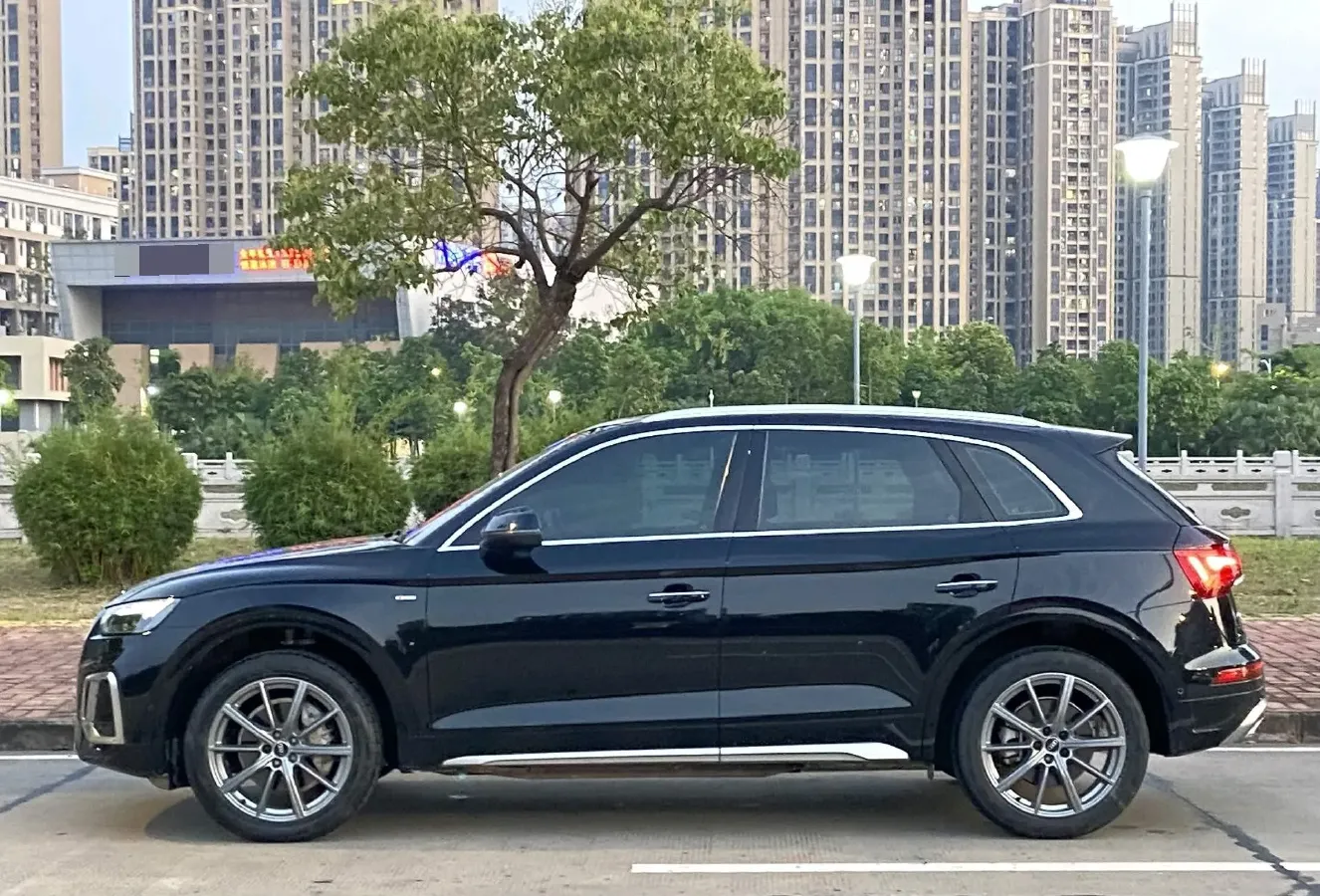 2022 Audi Q5L 2.0T 190HP L4 7DCT,autocango,china used car exporter,china ev exporter,chinese used car exporter,chinese used ev exporter