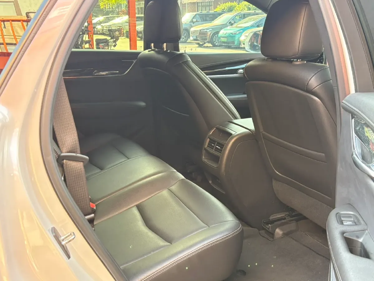 2021 Cadillac XT5 2.0T 237HP L4 9AT,autocango,china used car exporter,china ev exporter,chinese used car exporter,chinese used ev exporter