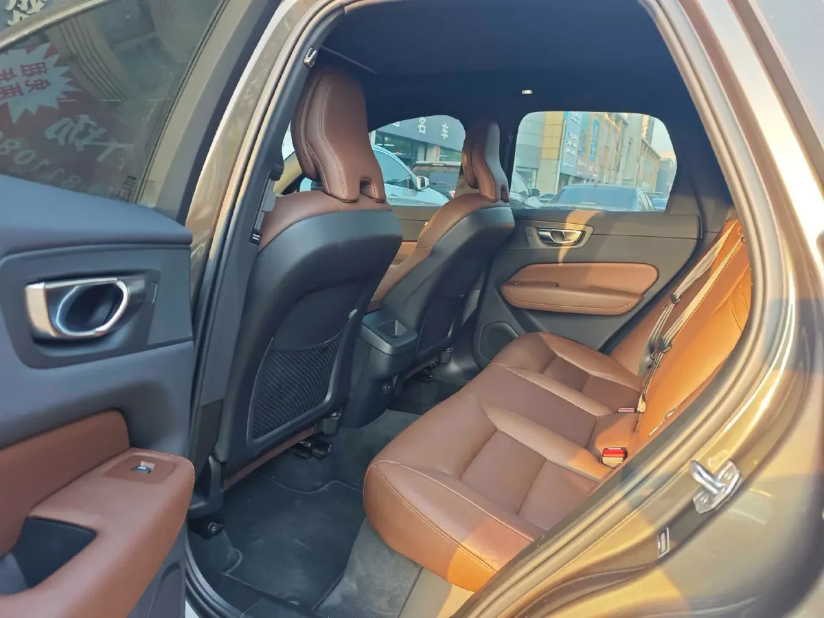 2022 Volvo XC60 2.0T 250HP L4 8AT,autocango,china used car exporter,china ev exporter,chinese used car exporter,chinese used ev exporter