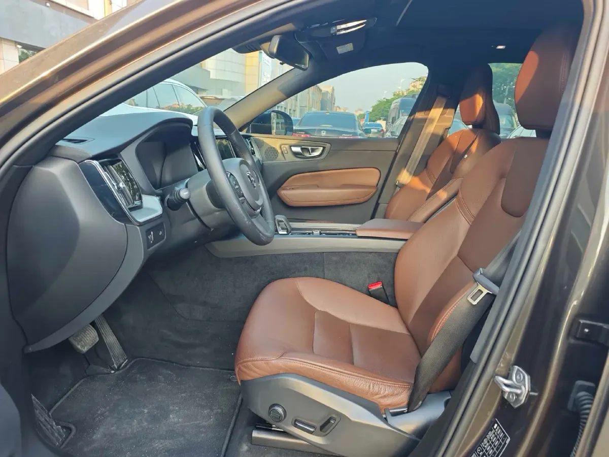 2022 Volvo XC60 2.0T 250HP L4 8AT,autocango,china used car exporter,china ev exporter,chinese used car exporter,chinese used ev exporter