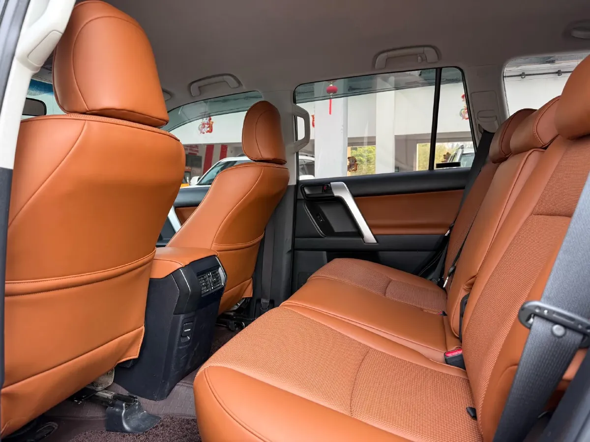 2020 Toyota Yaris 1.6T 261HP L3 6MT,autocango,china used car exporter,china ev exporter,chinese used car exporter,chinese used ev exporter