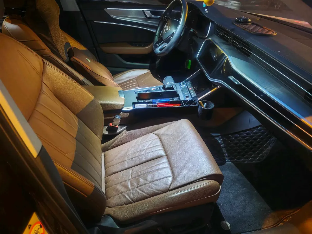 2021 Audi A6L 2.0T 224HP L4 7DCT,autocango,china used car exporter,china ev exporter,chinese used car exporter,chinese used ev exporter