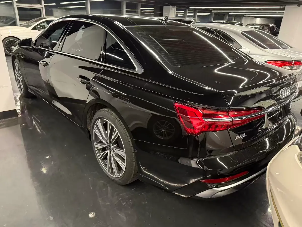 2025 Audi A6L 2.0T 245HP L4 7DCT,autocango,china used car exporter,china ev exporter,chinese used car exporter,chinese used ev exporter
