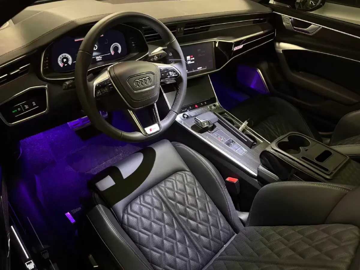 2025 Audi A6L 2.0T 245HP L4 7DCT,autocango,china used car exporter,china ev exporter,chinese used car exporter,chinese used ev exporter