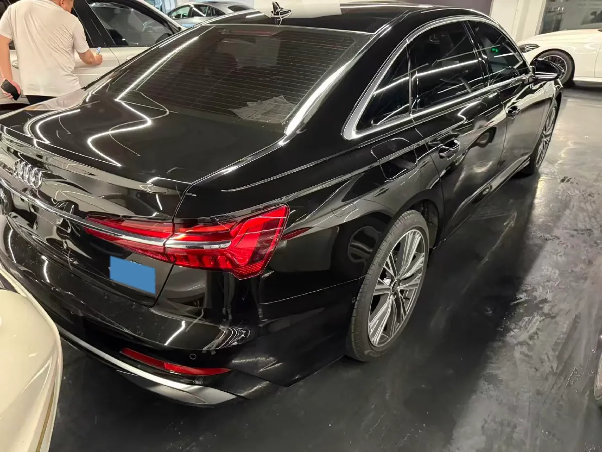 2025 Audi A6L 2.0T 245HP L4 7DCT,autocango,china used car exporter,china ev exporter,chinese used car exporter,chinese used ev exporter