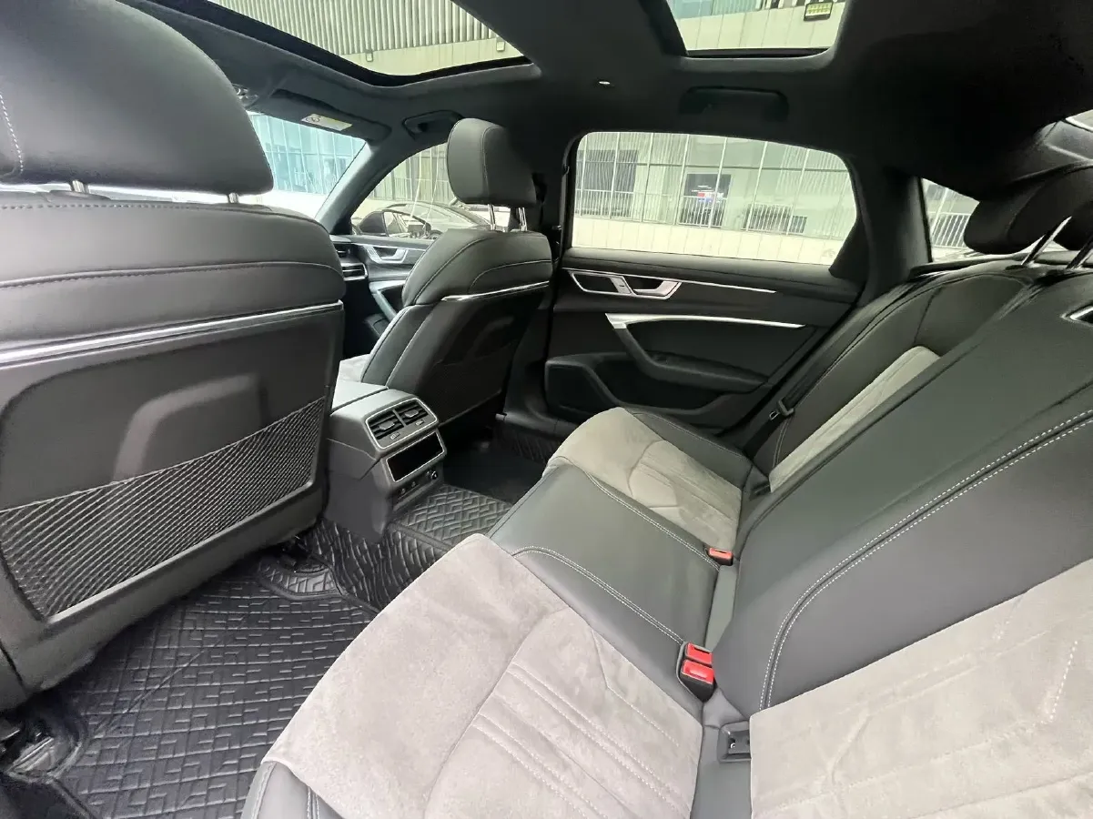 2024 Audi A6L 2.0T 245HP L4 7DCT,autocango,china used car exporter,china ev exporter,chinese used car exporter,chinese used ev exporter
