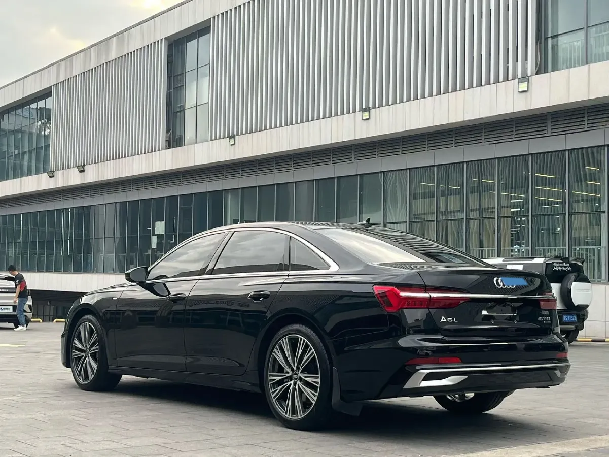 2024 Audi A6L 2.0T 245HP L4 7DCT,autocango,china used car exporter,china ev exporter,chinese used car exporter,chinese used ev exporter