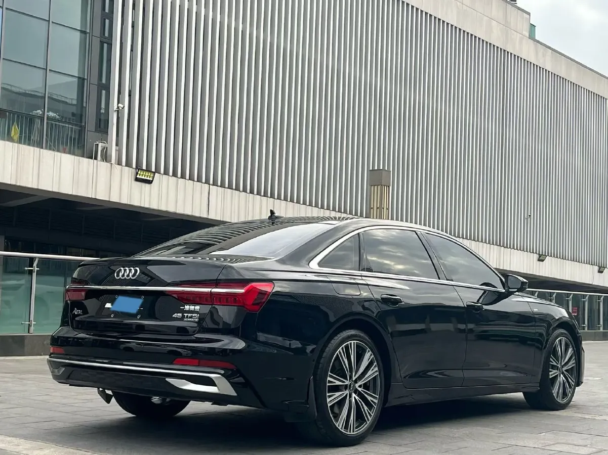 2024 Audi A6L 2.0T 245HP L4 7DCT,autocango,china used car exporter,china ev exporter,chinese used car exporter,chinese used ev exporter