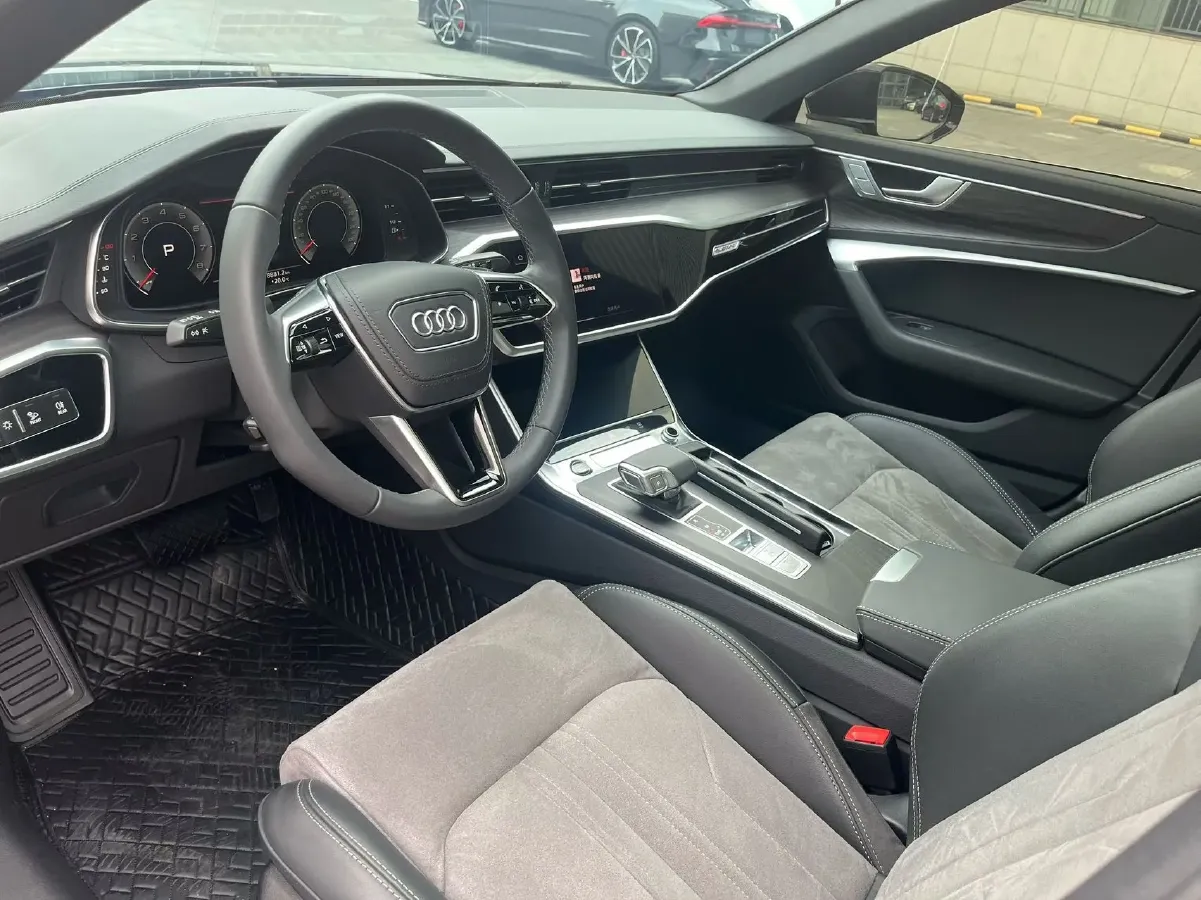 2024 Audi A6L 2.0T 245HP L4 7DCT,autocango,china used car exporter,china ev exporter,chinese used car exporter,chinese used ev exporter