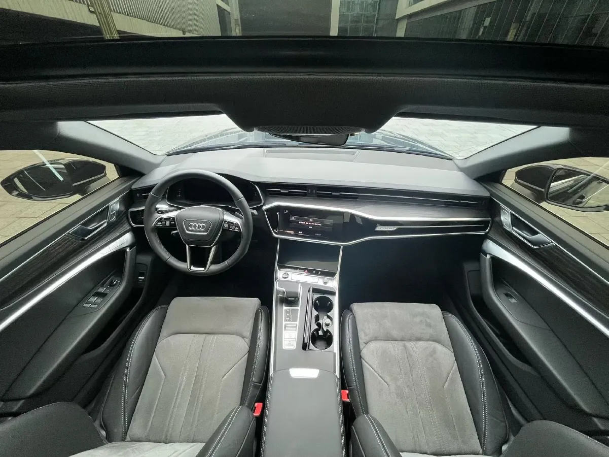 2024 Audi A6L 2.0T 245HP L4 7DCT,autocango,china used car exporter,china ev exporter,chinese used car exporter,chinese used ev exporter