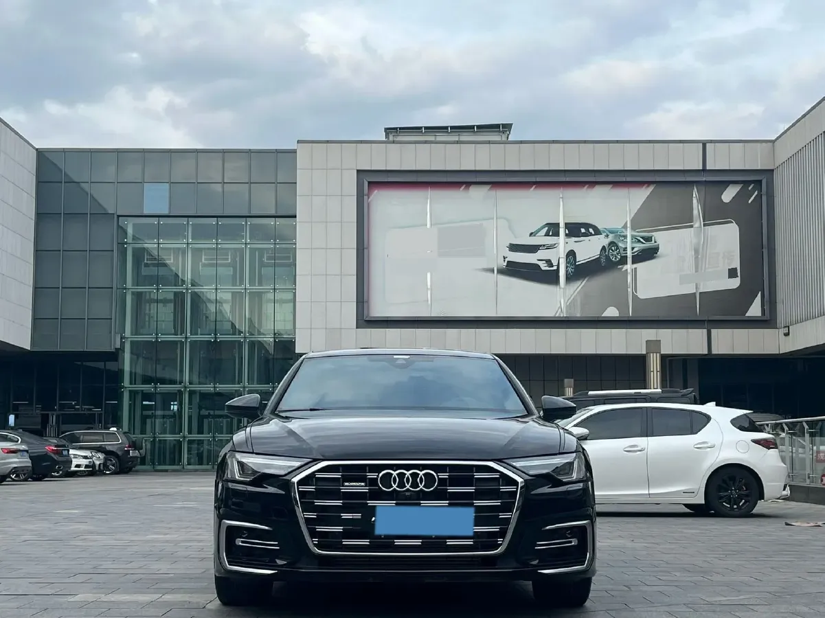 2024 Audi A6L 2.0T 245HP L4 7DCT,autocango,china used car exporter,china ev exporter,chinese used car exporter,chinese used ev exporter