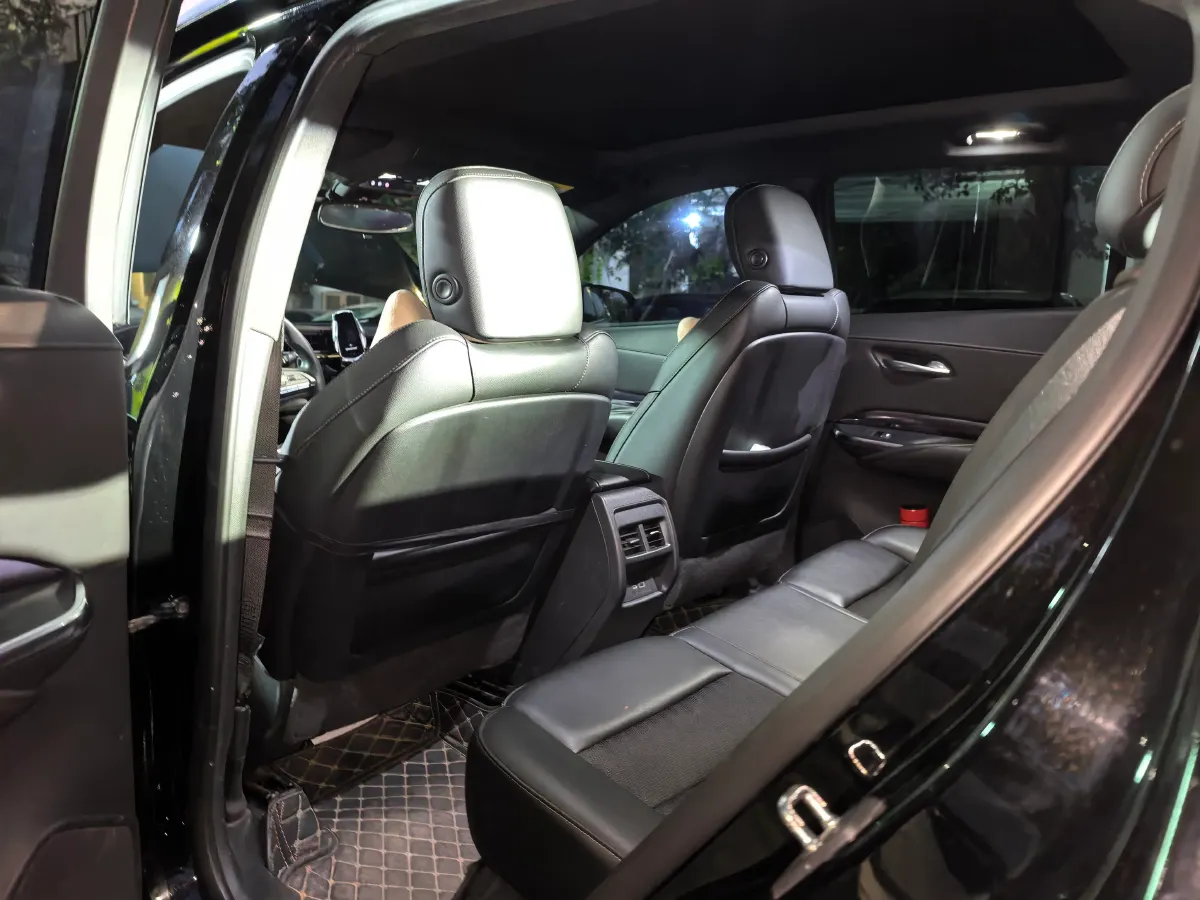 2021 Cadillac XT4 2.0T 237HP L4 9AT,autocango,china used car exporter,china ev exporter,chinese used car exporter,chinese used ev exporter