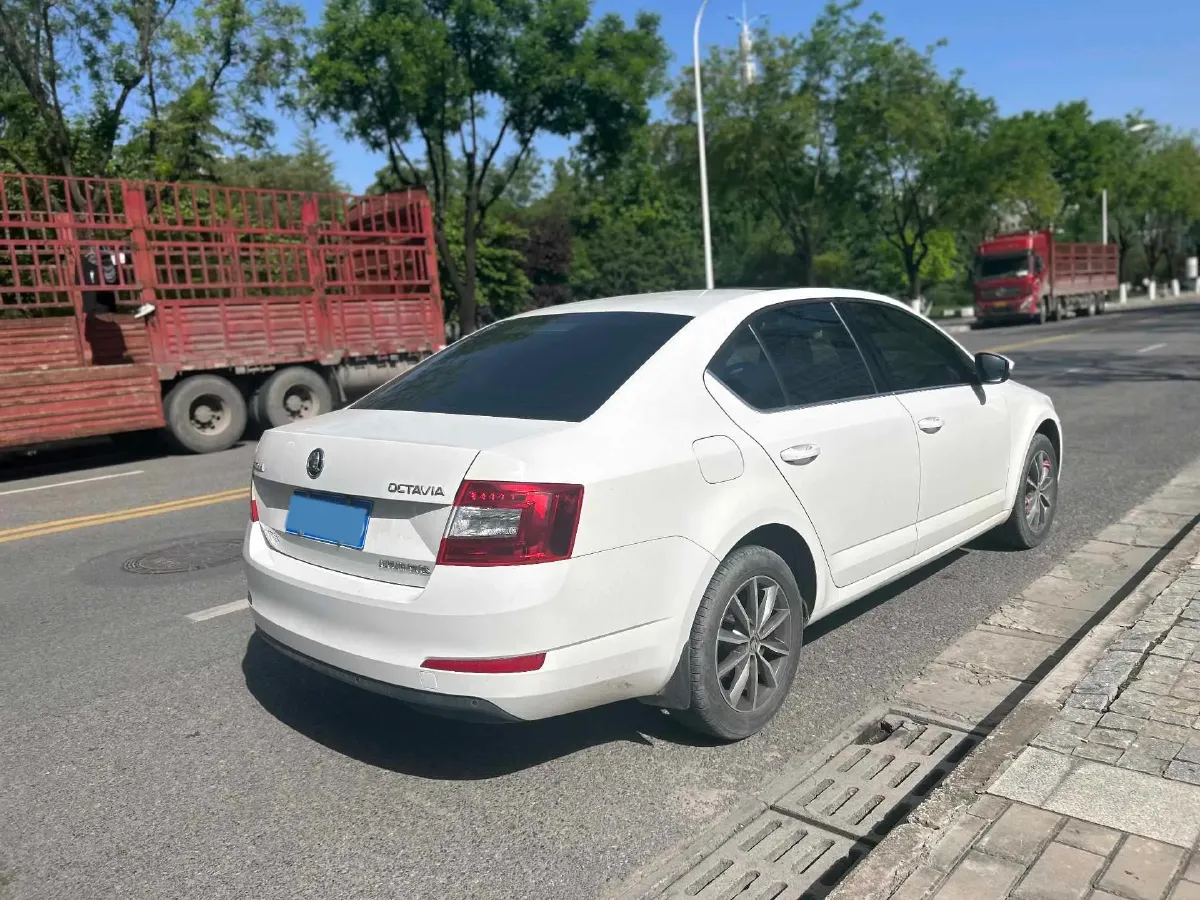 2017 Skoda Octavia 1.6L 110HP L4 6AT,autocango,china used car exporter,china ev exporter,chinese used car exporter,chinese used ev exporter