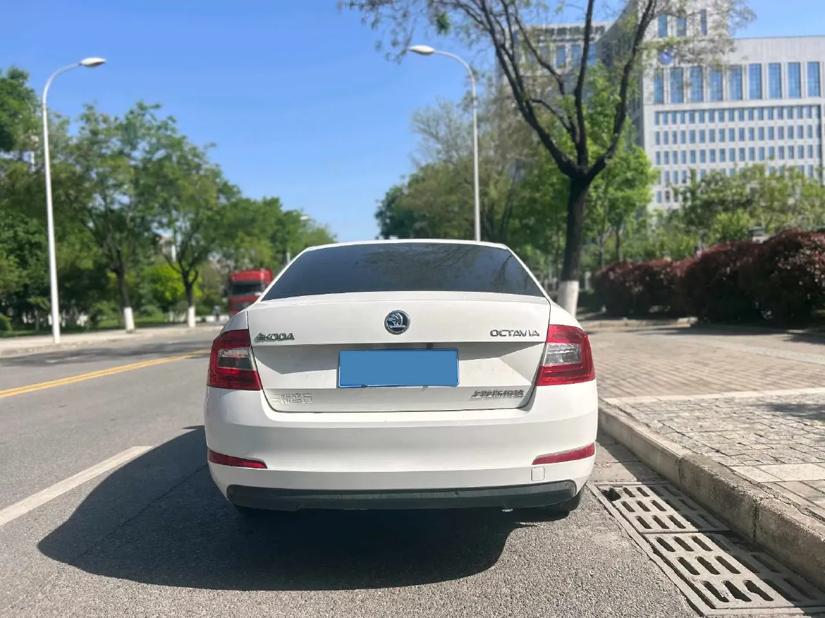 2017 Skoda Octavia 1.6L 110HP L4 6AT,autocango,china used car exporter,china ev exporter,chinese used car exporter,chinese used ev exporter