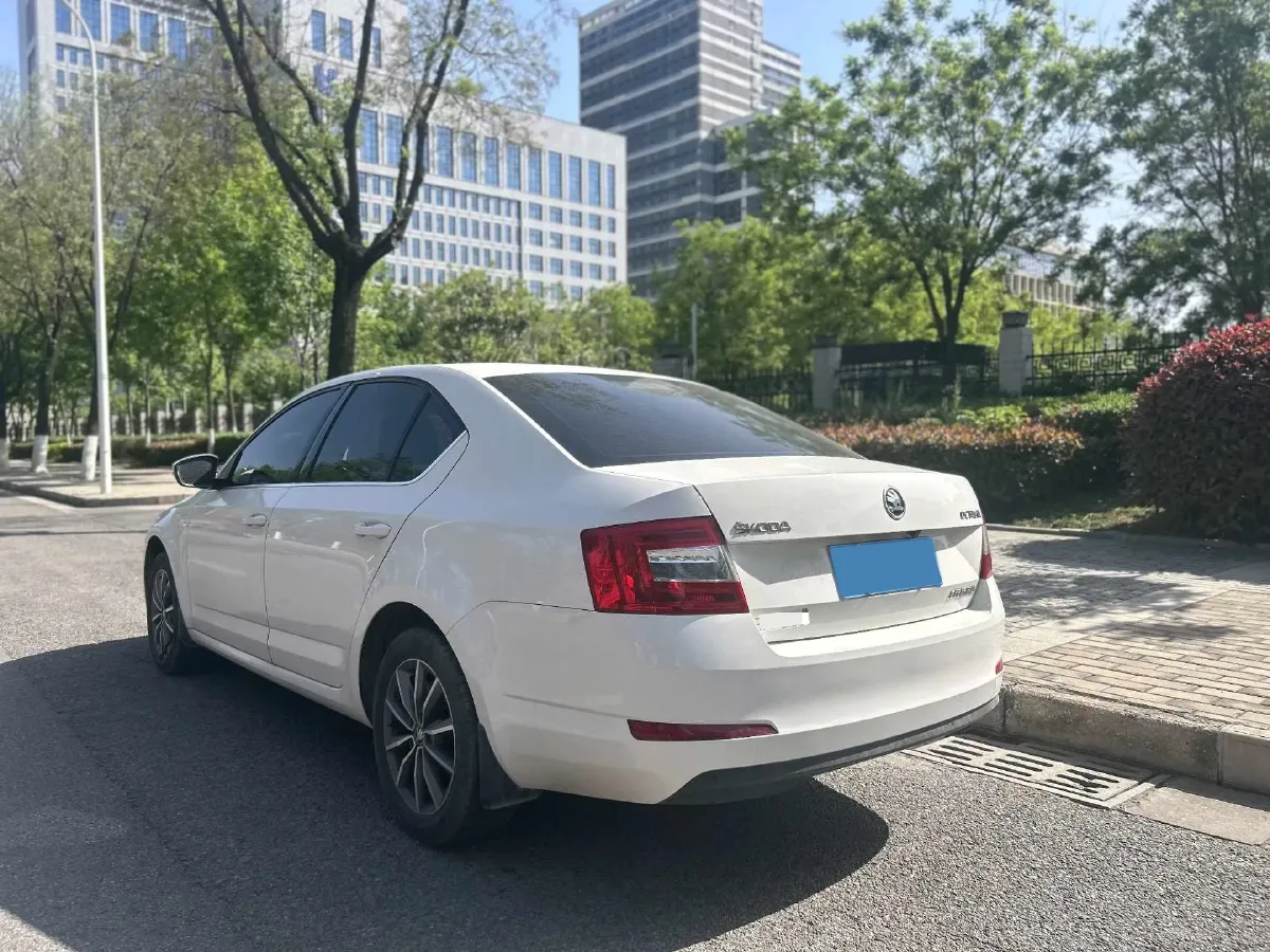 2017 Skoda Octavia 1.6L 110HP L4 6AT,autocango,china used car exporter,china ev exporter,chinese used car exporter,chinese used ev exporter