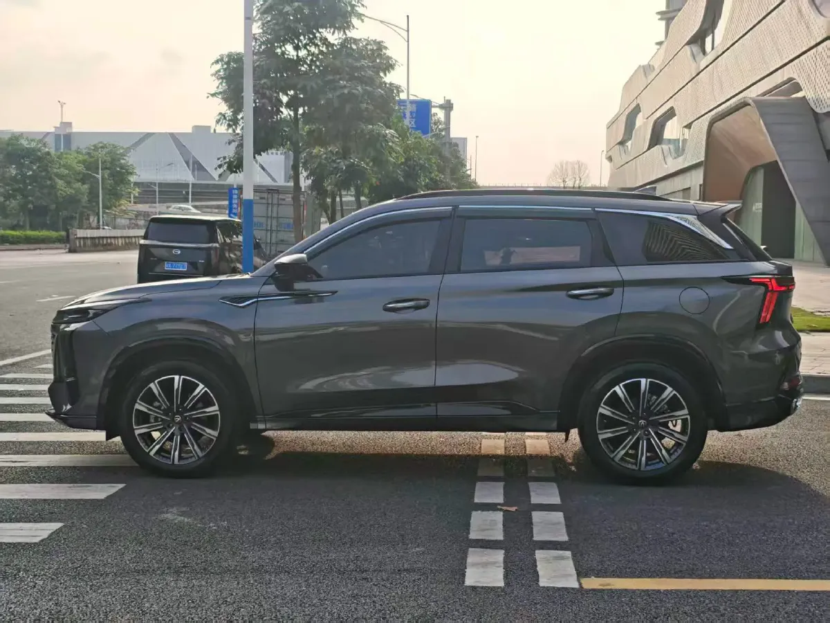 2024 ChangAn CS75 Plus 2.0T 233HP L4 8AT,autocango,china used car exporter,china ev exporter,chinese used car exporter,chinese used ev exporter