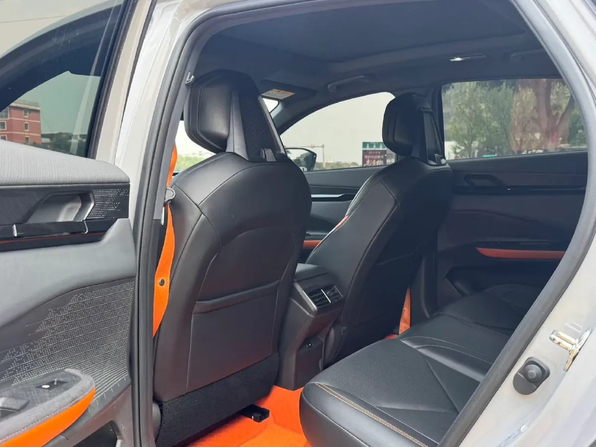 2023 ChangAn UNI-V 1.5T 188HP L4 7DCT,autocango,china used car exporter,china ev exporter,chinese used car exporter,chinese used ev exporter