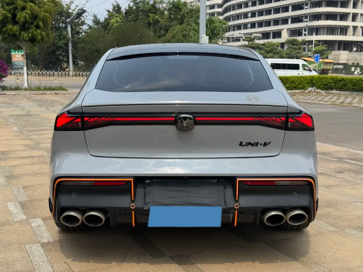 2023 ChangAn UNI-V 1.5T 188HP L4 7DCT,autocango,china used car exporter,china ev exporter,chinese used car exporter,chinese used ev exporter