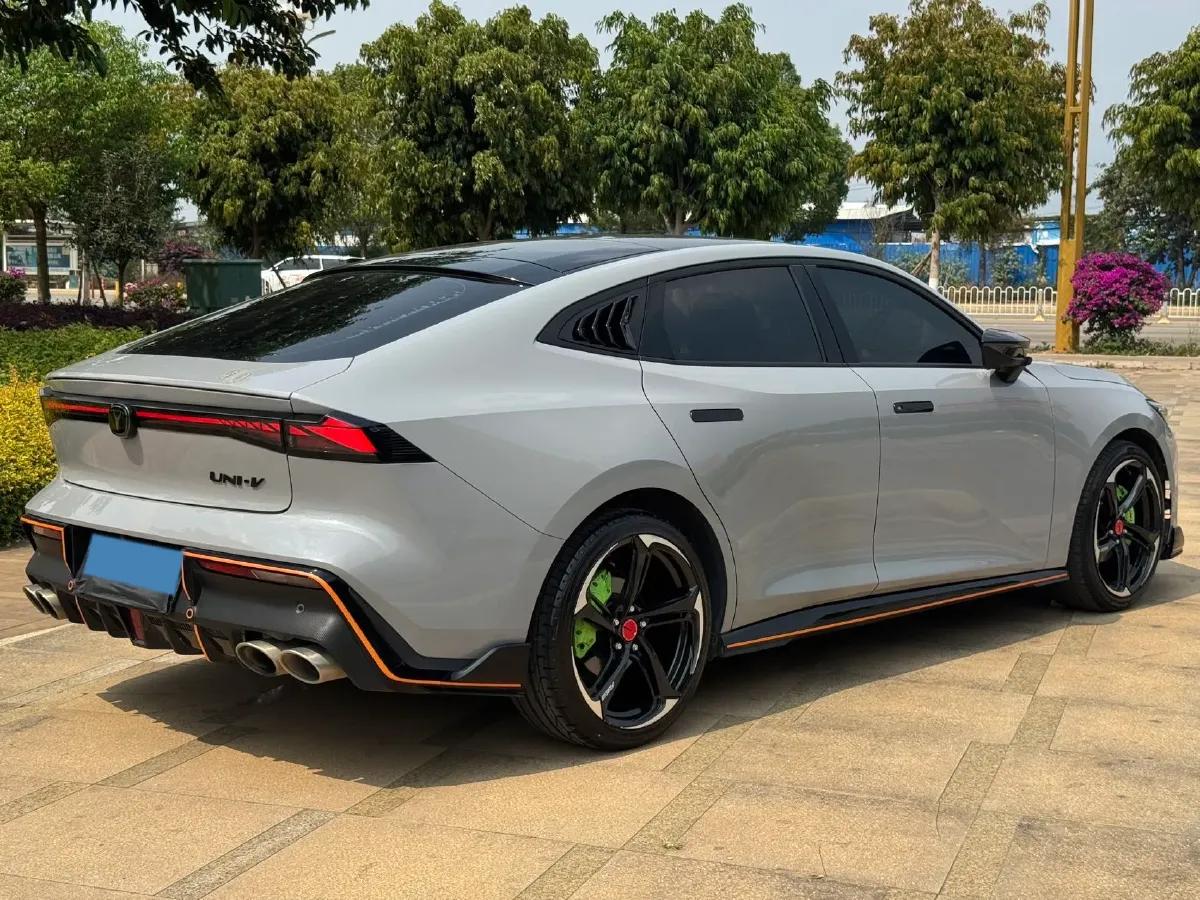 2023 ChangAn UNI-V 1.5T 188HP L4 7DCT,autocango,china used car exporter,china ev exporter,chinese used car exporter,chinese used ev exporter