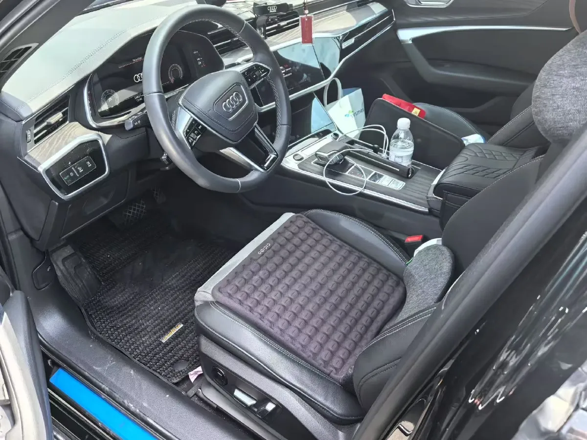 2024 Audi A6L 2.0T 245HP L4 7DCT,autocango,china used car exporter,china ev exporter,chinese used car exporter,chinese used ev exporter