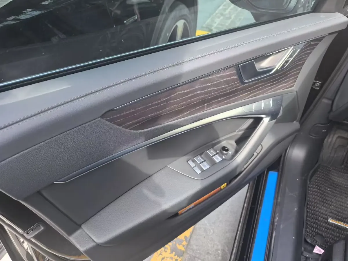 2024 Audi A6L 2.0T 245HP L4 7DCT,autocango,china used car exporter,china ev exporter,chinese used car exporter,chinese used ev exporter