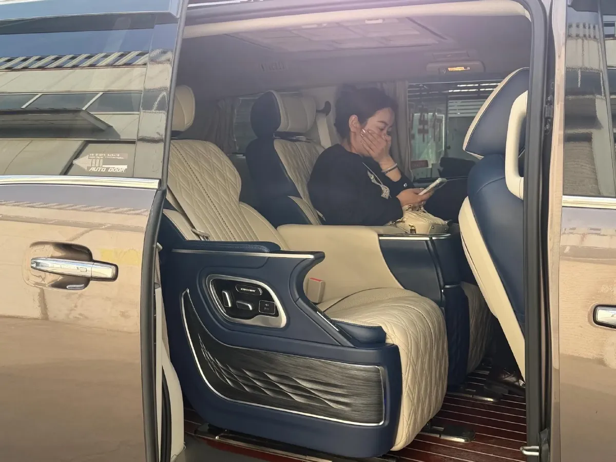 2021 Buick GL8 2.0T 237HP L4 9AT,autocango,china used car exporter,china ev exporter,chinese used car exporter,chinese used ev exporter