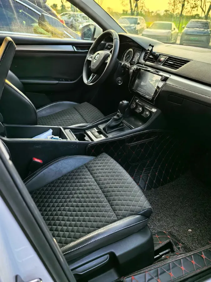 2018 Skoda Superb 1.8T 180HP L4 7DCT,autocango,china used car exporter,china ev exporter,chinese used car exporter,chinese used ev exporter