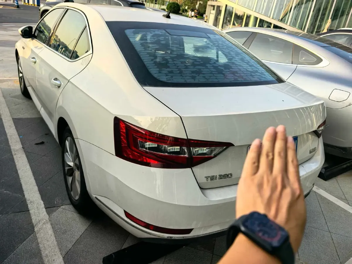2018 Skoda Superb 1.8T 180HP L4 7DCT,autocango,china used car exporter,china ev exporter,chinese used car exporter,chinese used ev exporter