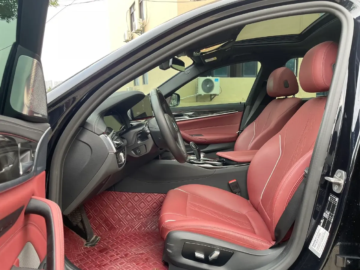 2022 BMW 5 Series 2.0T 184HP L4 8AT,autocango,china used car exporter,china ev exporter,chinese used car exporter,chinese used ev exporter