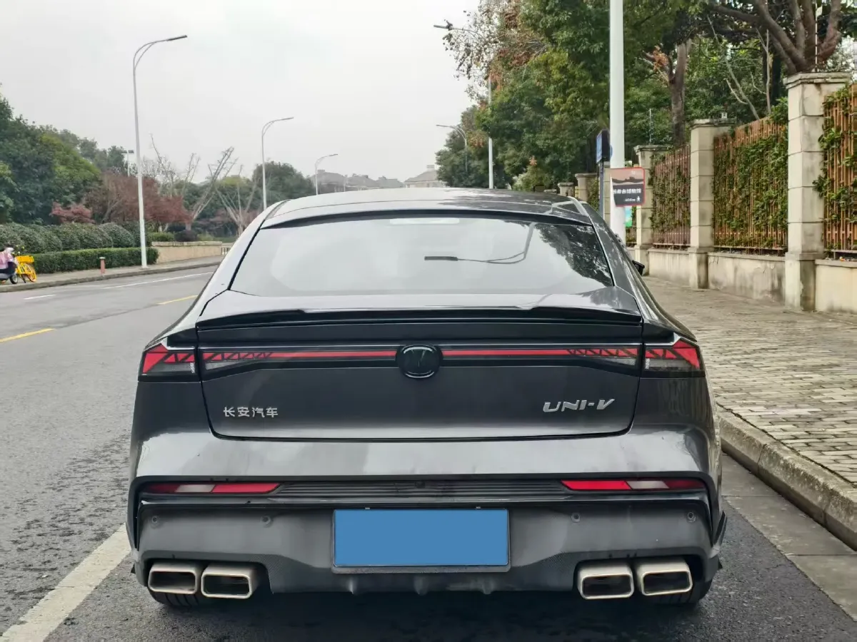 2024 ChangAn UNI-V 1.5T 188HP L4 7DCT,autocango,china used car exporter,china ev exporter,chinese used car exporter,chinese used ev exporter