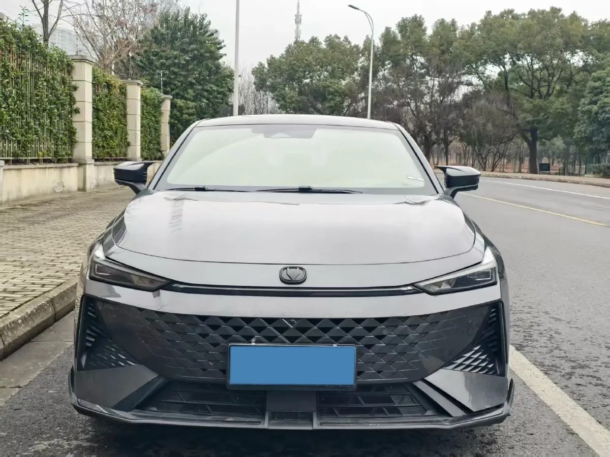 2024 ChangAn UNI-V 1.5T 188HP L4 7DCT,autocango,china used car exporter,china ev exporter,chinese used car exporter,chinese used ev exporter