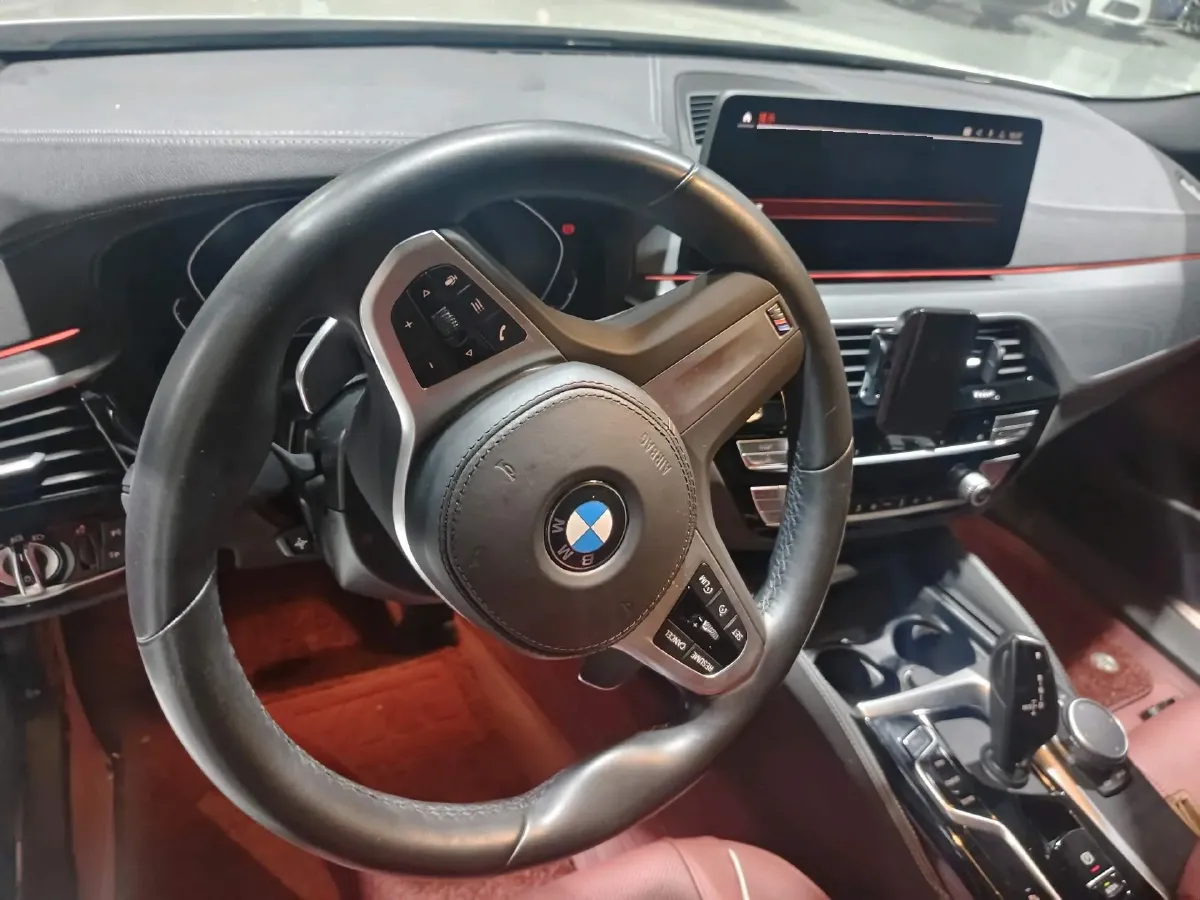 2022 BMW 5 Series 2.0T 252HP L4 8AT,autocango,china used car exporter,china ev exporter,chinese used car exporter,chinese used ev exporter