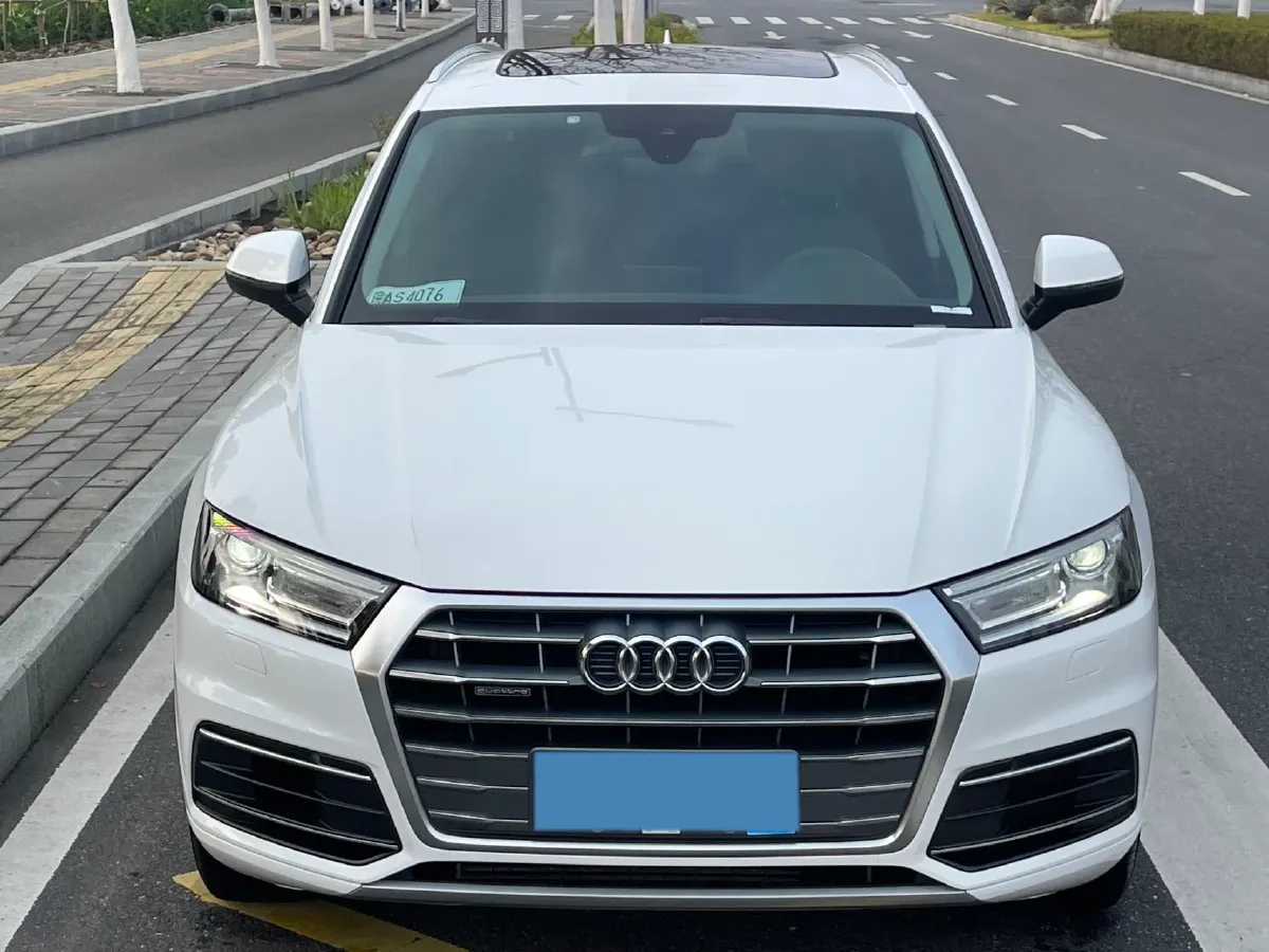2020 Audi Q5L 2.0T 190HP L4 7DCT,autocango,china used car exporter,china ev exporter,chinese used car exporter,chinese used ev exporter