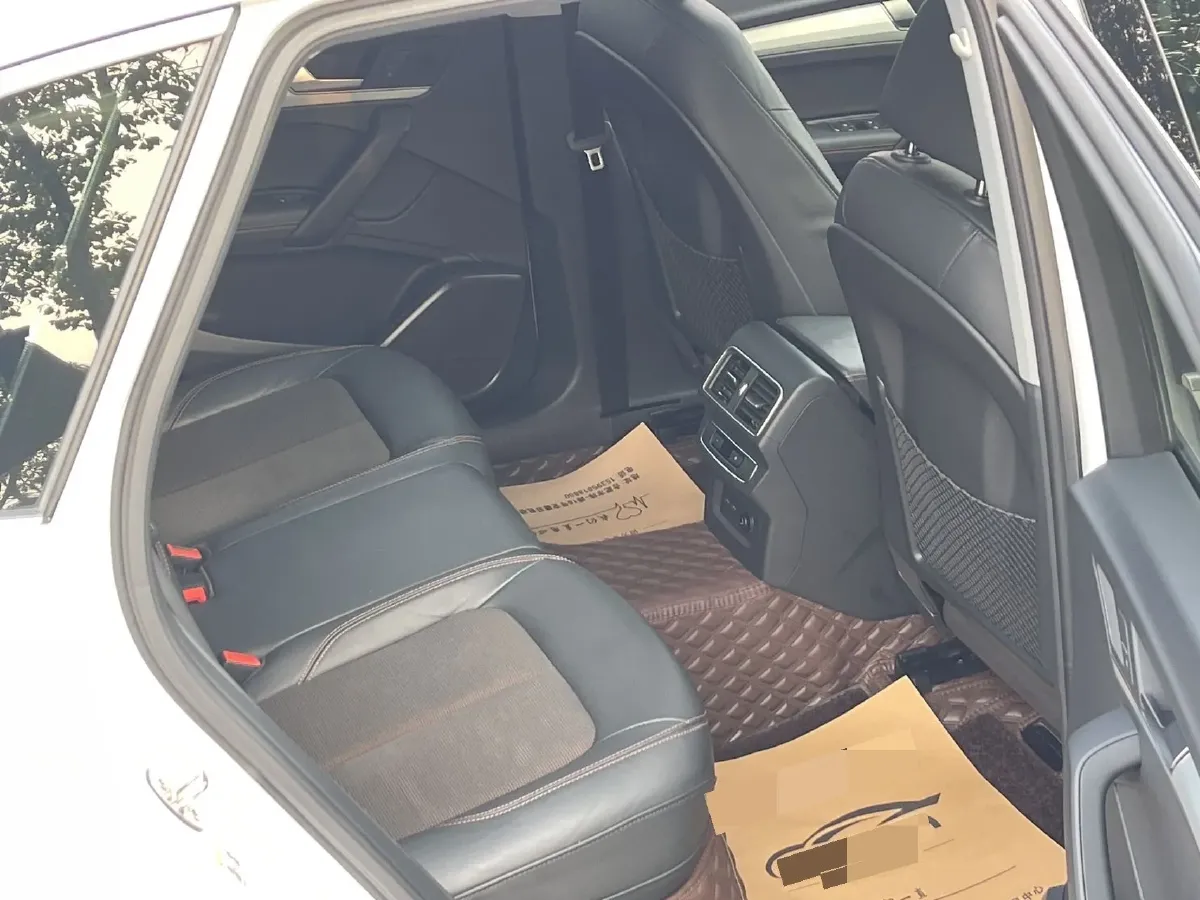 2020 Audi Q5L 2.0T 190HP L4 7DCT,autocango,china used car exporter,china ev exporter,chinese used car exporter,chinese used ev exporter