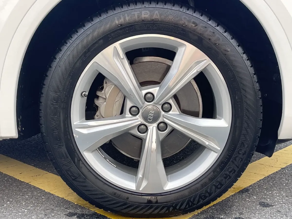 2020 Audi Q5L 2.0T 190HP L4 7DCT,autocango,china used car exporter,china ev exporter,chinese used car exporter,chinese used ev exporter