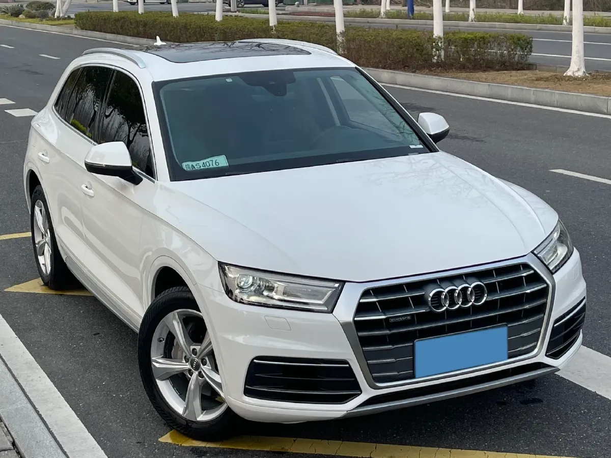 2020 Audi Q5L 2.0T 190HP L4 7DCT,autocango,china used car exporter,china ev exporter,chinese used car exporter,chinese used ev exporter