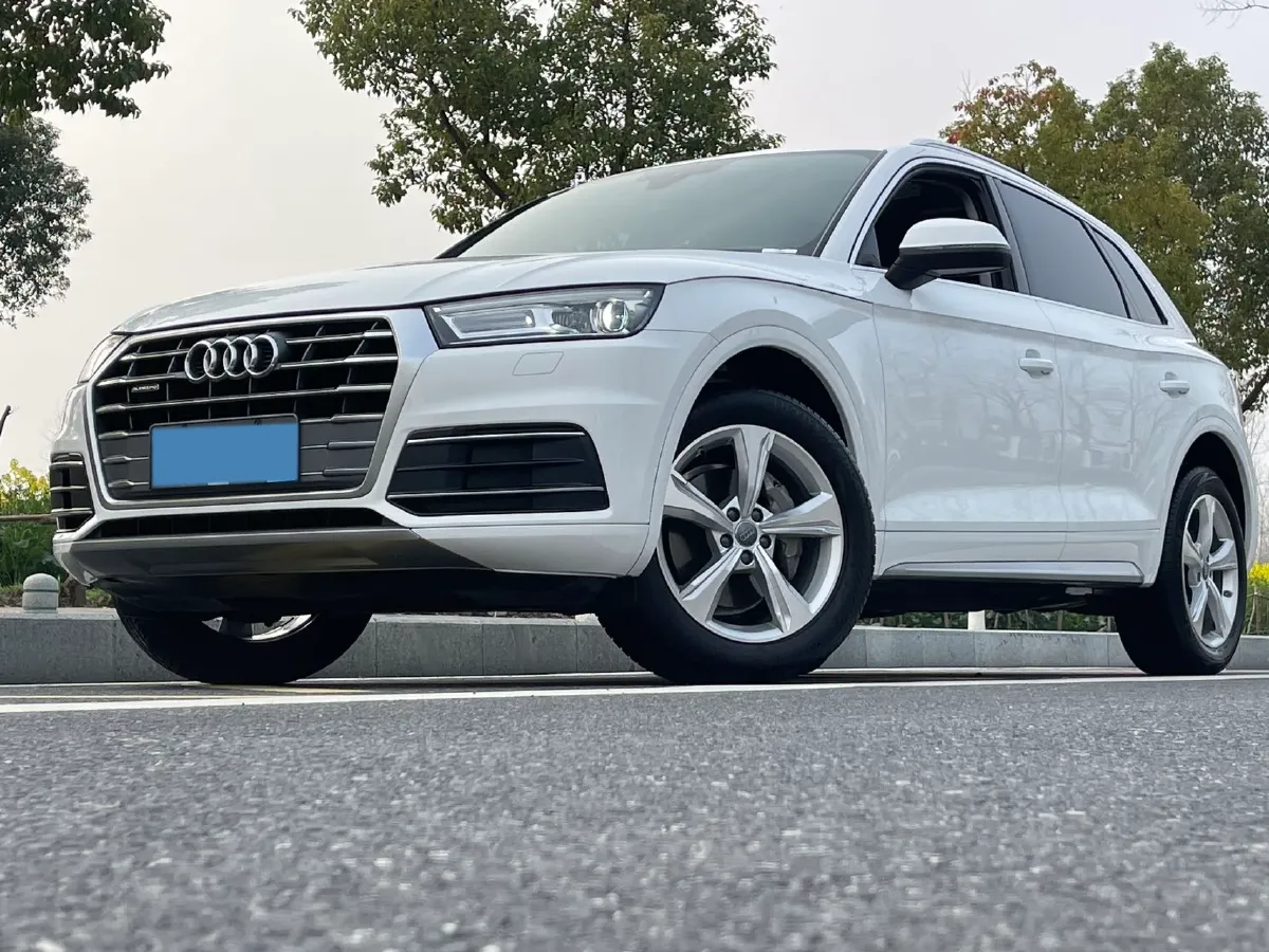 2020 Audi Q5L 2.0T 190HP L4 7DCT,autocango,china used car exporter,china ev exporter,chinese used car exporter,chinese used ev exporter
