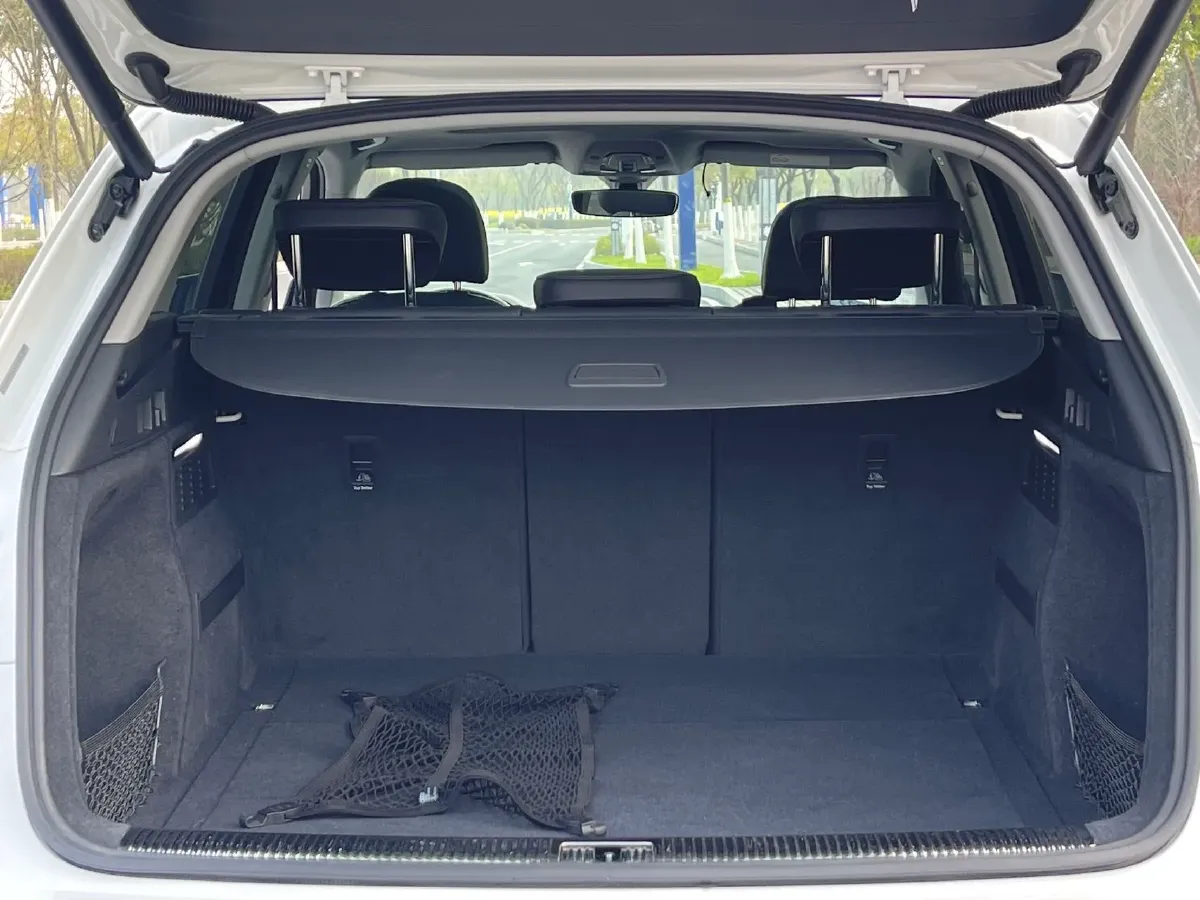 2020 Audi Q5L 2.0T 190HP L4 7DCT,autocango,china used car exporter,china ev exporter,chinese used car exporter,chinese used ev exporter