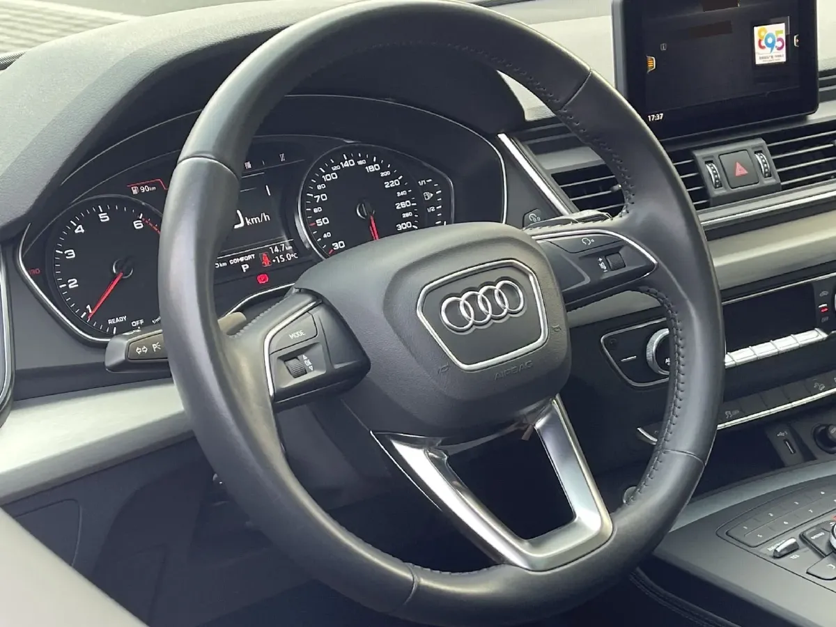 2020 Audi Q5L 2.0T 190HP L4 7DCT,autocango,china used car exporter,china ev exporter,chinese used car exporter,chinese used ev exporter